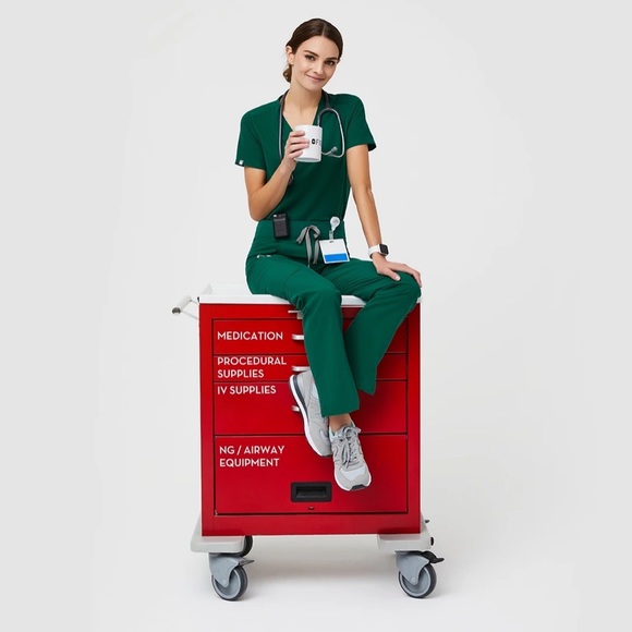 NWT FIGS JOGGERS NURSE PANTS IN HUNTER GREEN - Picture 9 of 11